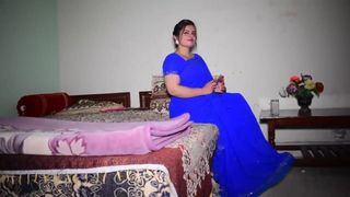 Aaj Main Sahadi main Kaisi Lag Rahi Hun Friends