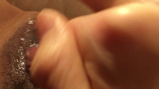 クリトリスびしょ濡れオナニー